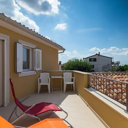 Larisa בית נופש *