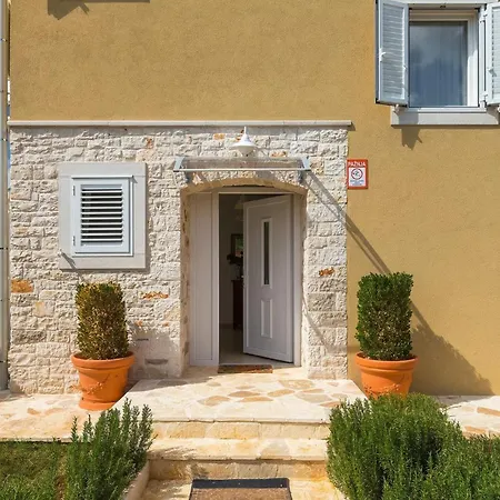 Holiday home Larisa