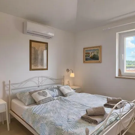 Larisa 度假居 波雷奇