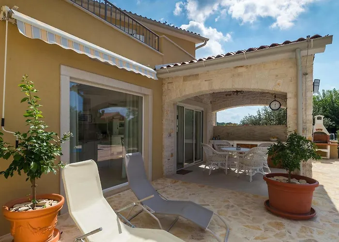 Дом отдыха Larisa Пореч