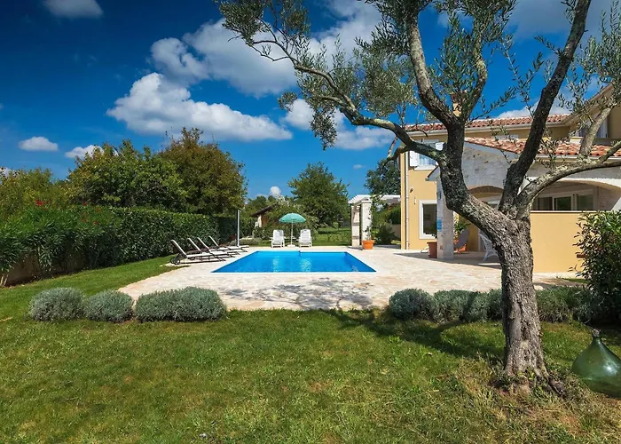 Larisa Дом отдыха *