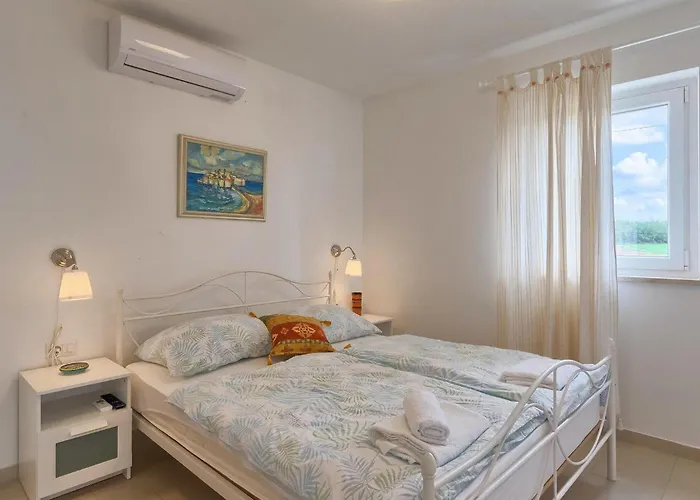 Дом отдыха Larisa Пореч